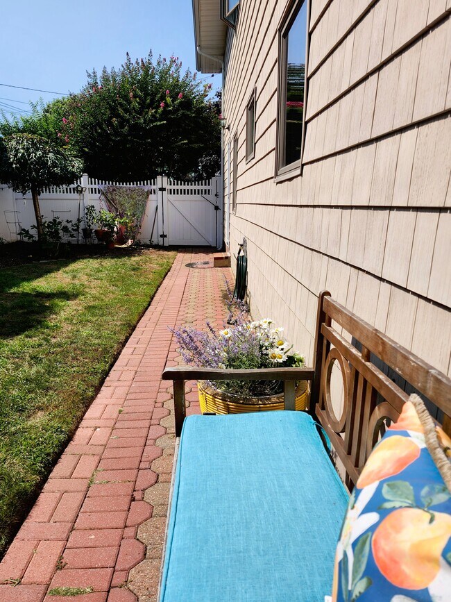 Private entrance - 88 Bedford Rd