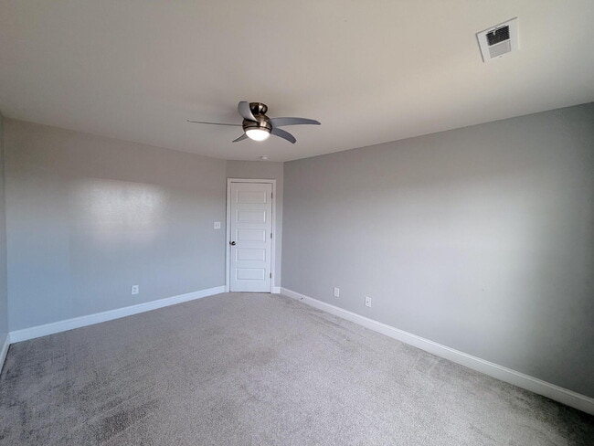 Building Photo - Spacious 3 Bedroom Home on 1 Acre Lot!