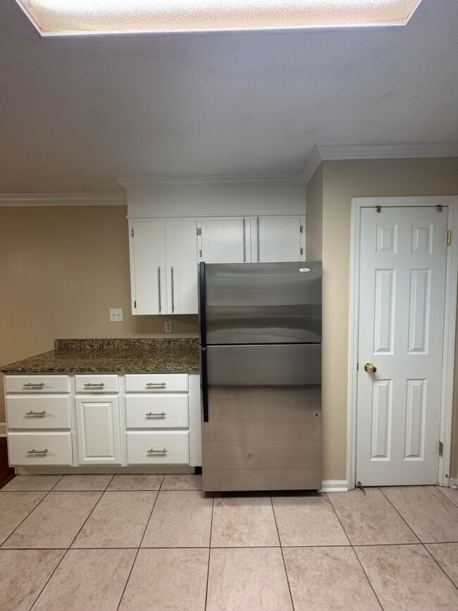 Building Photo - 3 Bedroom 2.5 Bath House