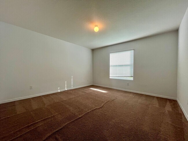 Building Photo - Plant City Townhome!!