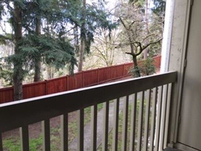 Building Photo - 9474 Woodinville Redmond Rd NE