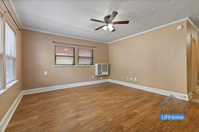 Building Photo - Exceptional Value: Charming Portland Studio ($1,100)