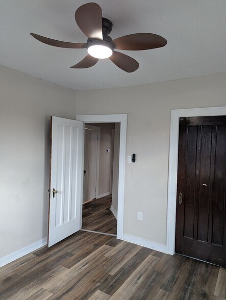 Building Photo - 531 Halsey Ave