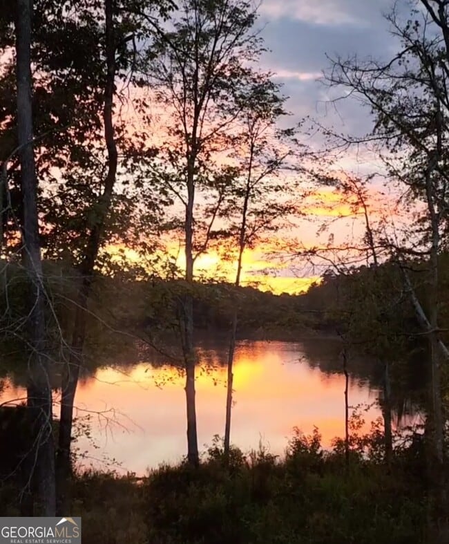 Building Photo - 405 Lakeview Way