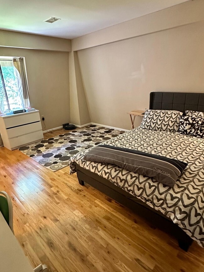 Building Photo - 4933 Casimir St