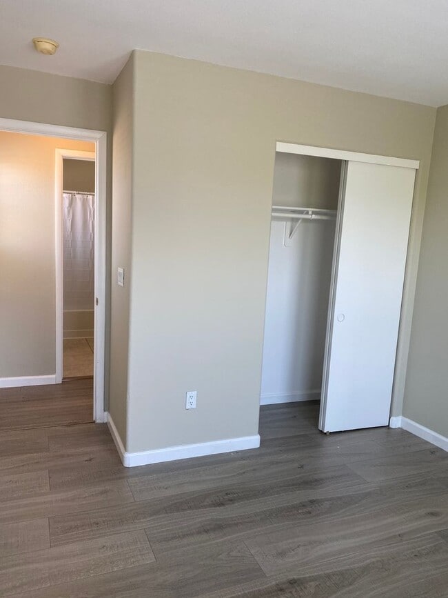 Building Photo - Remarkable totally renovated 2bed 2bath townhome is SW Las Vegas