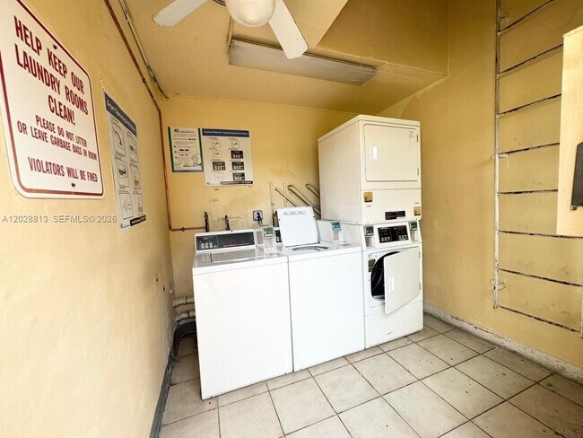Building Photo - 8600 SW 109th Ave