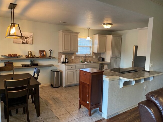 Building Photo - 2949 Bluegrass Pl