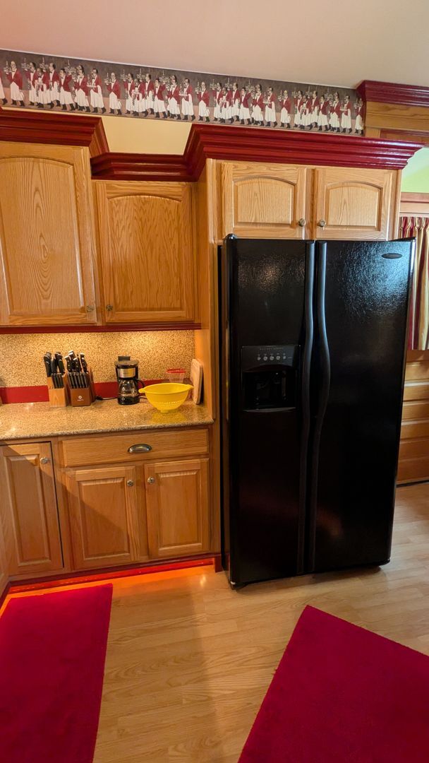 Building Photo - Welcome to this fully furnished 3-bedroom, 1.5-bath home in Massillon