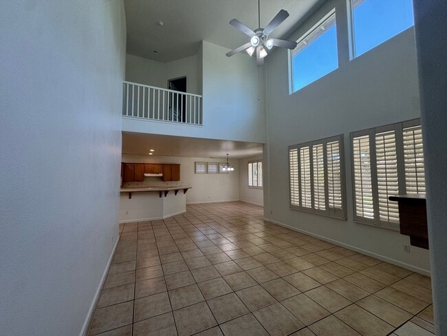 Building Photo - 5781 E Kaviland Ave