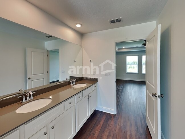 Building Photo - 14628 Cedar Ml Dr