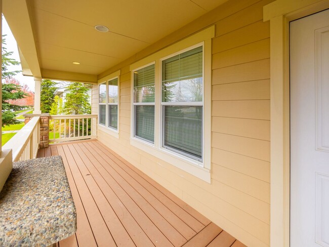 Building Photo - Charming River District Rancher | Double Vanity Suite | Walk to Orchard Park