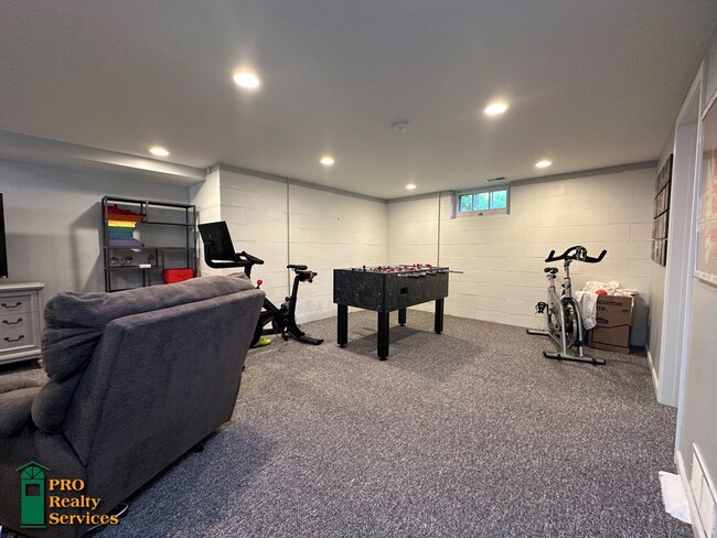 Building Photo - 3 Bedroom Home in Highland Park