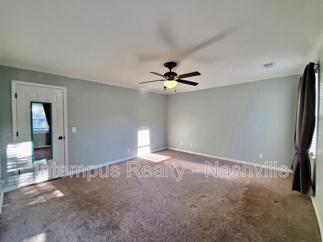 Building Photo - 547 Hopewood Ct