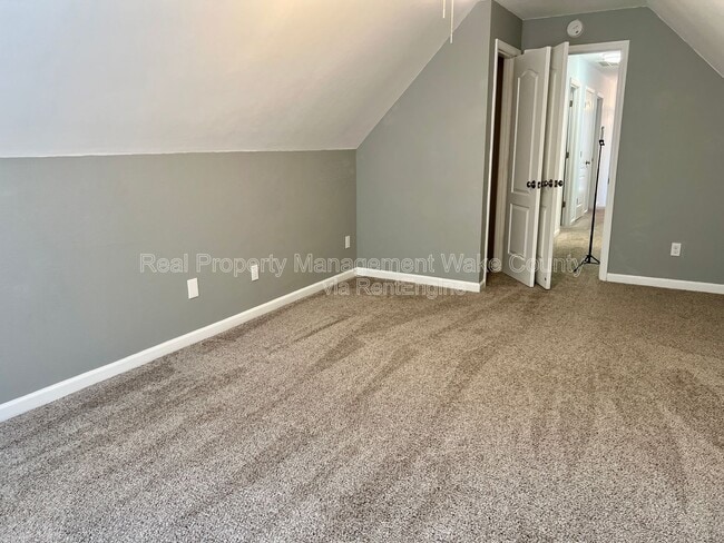 Building Photo - 213 Piney Woods Ln