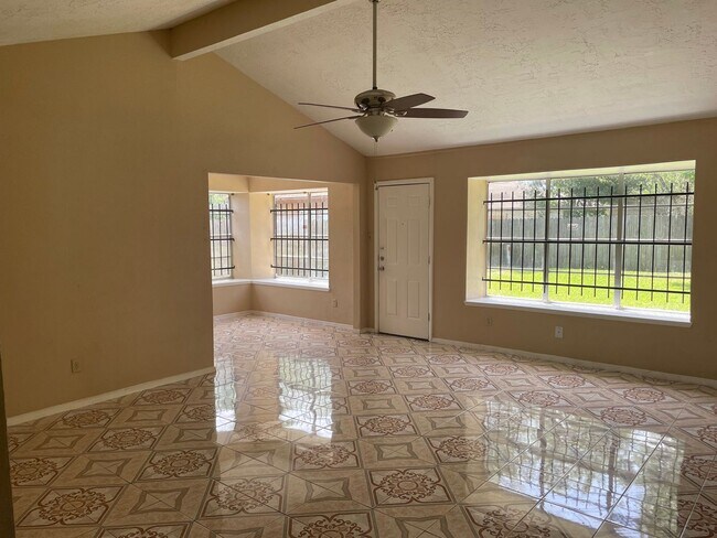 Building Photo - 3 bedroom / 2bath home in Southwest Houston.