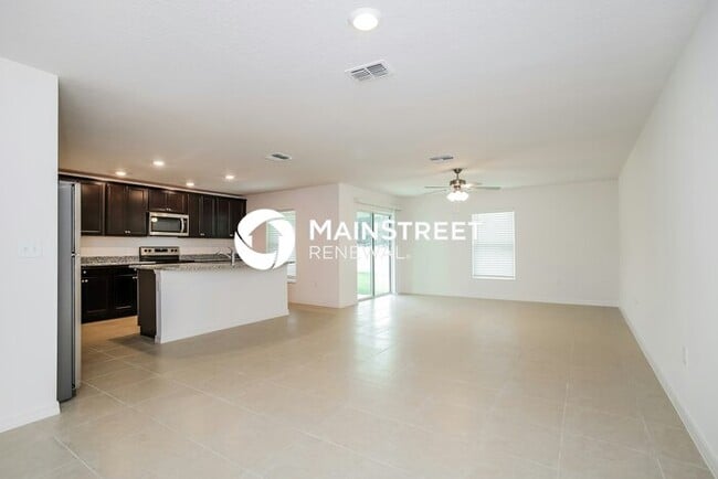 Building Photo - 5 Bedroom Pet-Friendly Home in Mascotte, FL with Main Street Renewal