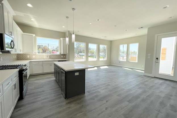 Building Photo - 3344 Pinemont Dr