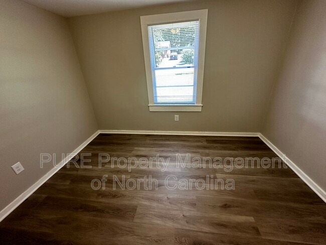 Building Photo - 204 Bookington Dr