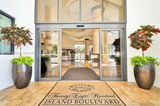 Building Photo - 2800 Island Blvd