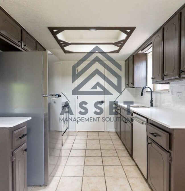 Building Photo - 4 Bedroom Rent to Own Home Available!