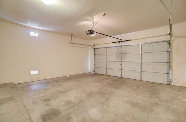 Building Photo - 4836 S Summit Ct