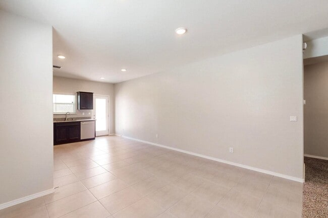 Building Photo - Charming 3 bedroom, 2 bath home in East El...