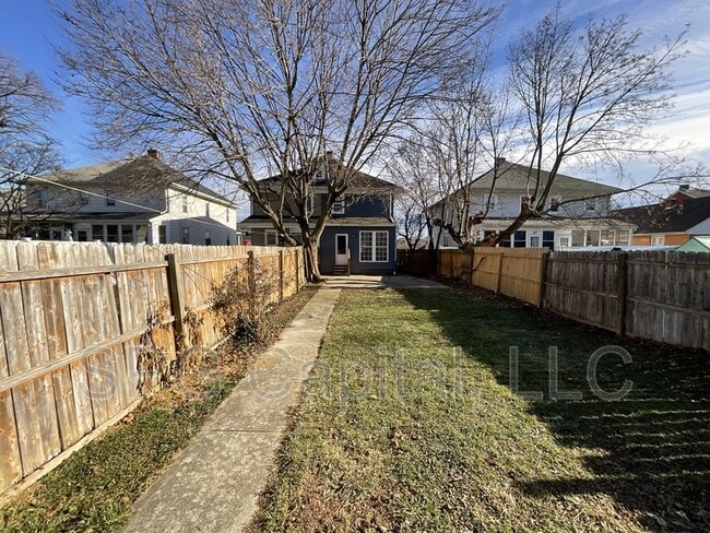 Building Photo - 32 Penn St