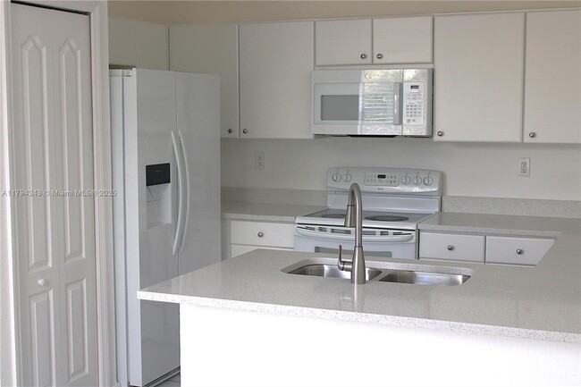 Building Photo - 4435 SW 160th Ave
