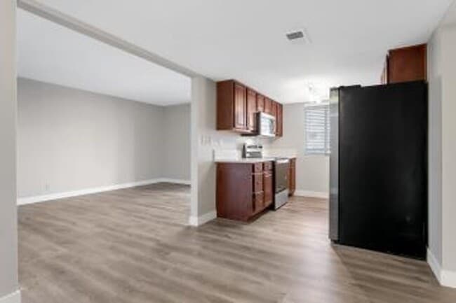 Building Photo - Bella Vita Condominium/Ground Floor/Upgraded/Minutes to the Strip