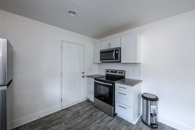 Building Photo - 2973 1st Ave SW