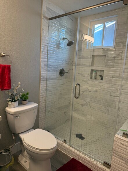 Building Photo - 5916 Marlin Cir