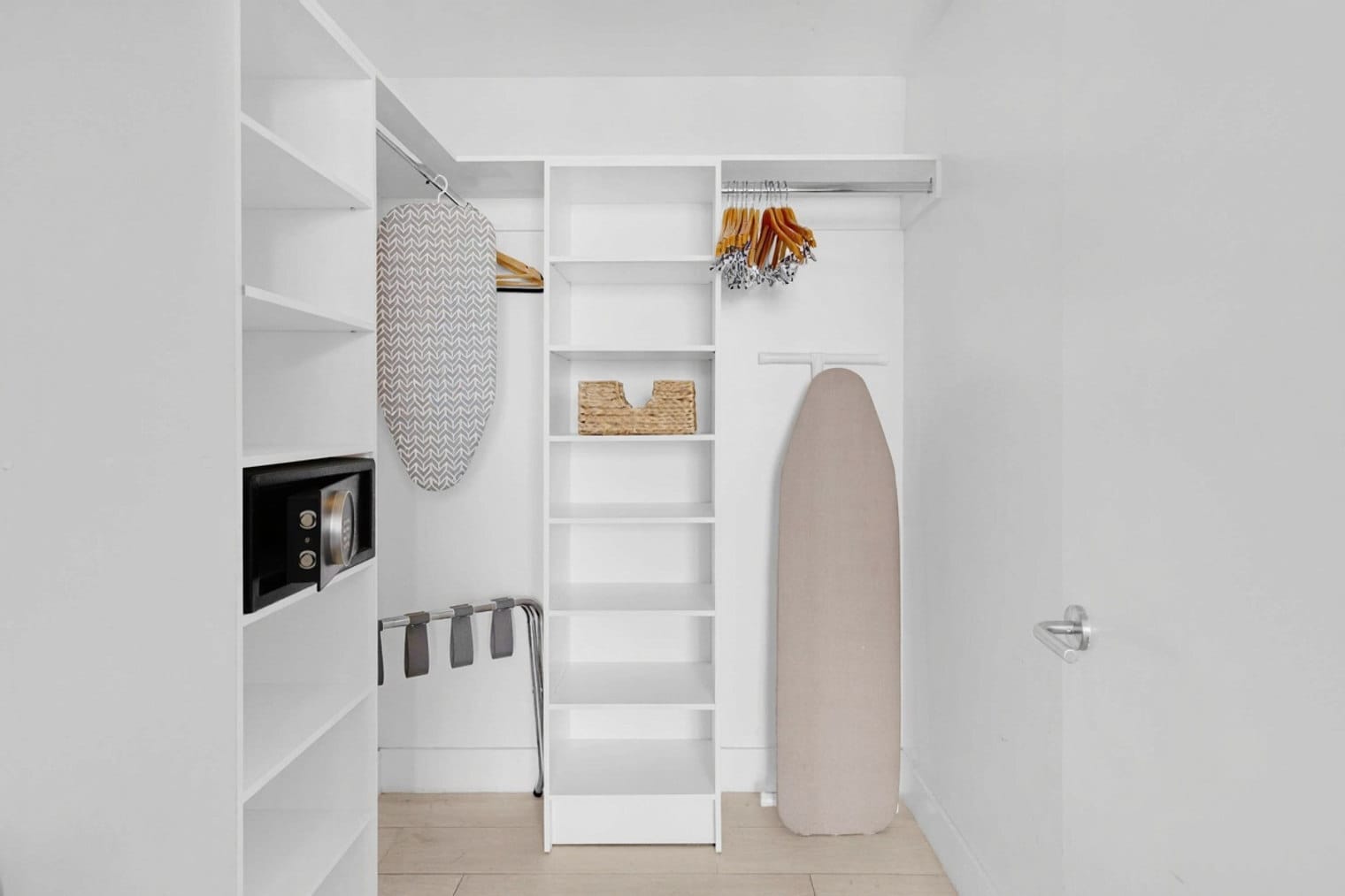 Building Photo - 4010 S Ocean Dr