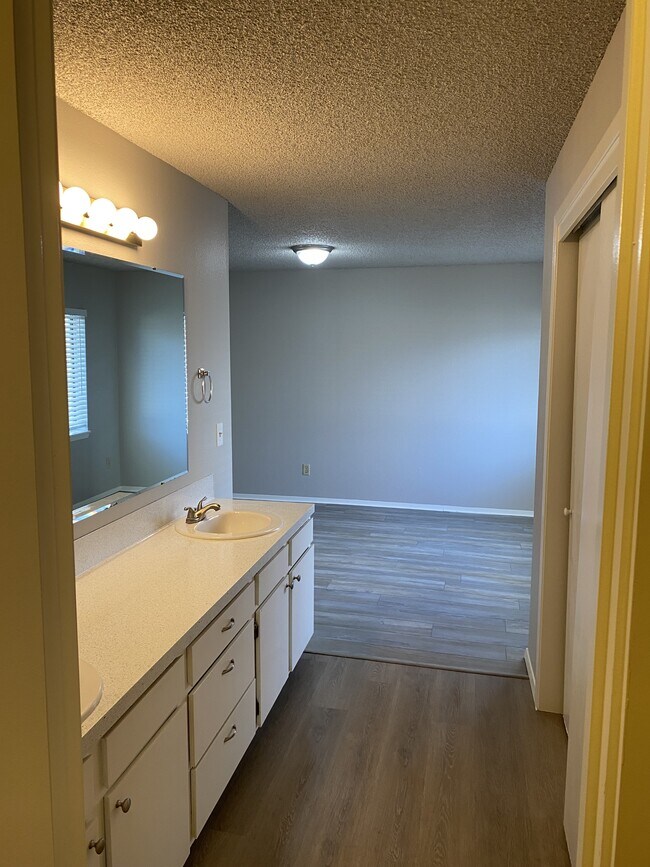 Building Photo - 1510 Storey St