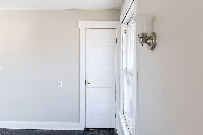 Building Photo - 2141 Philadelphia Dr