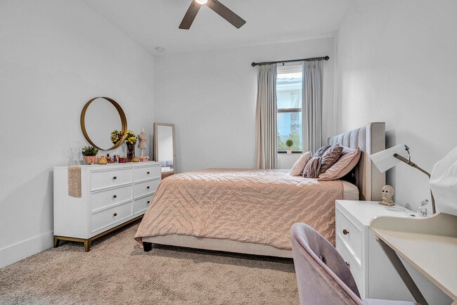 Building Photo - 5320 St Armands Way