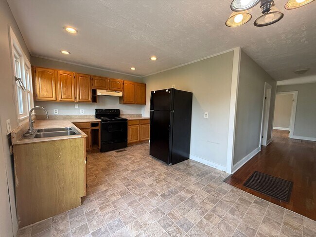 Building Photo - 3 Bedroom 1 Bathroom Home in Greene County...