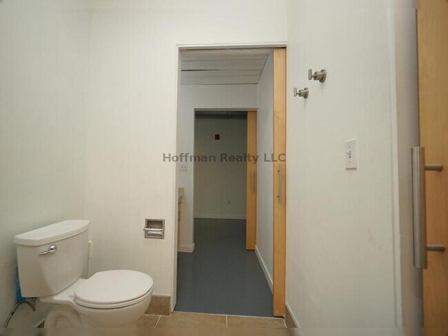 Building Photo - Chanel Side Condo