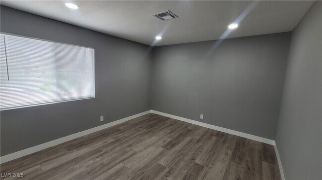 Building Photo - 2600 Sidonia Ave