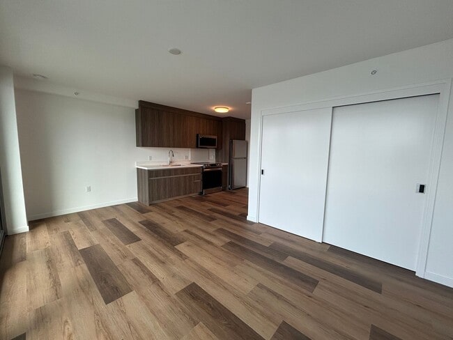 Building Photo - 2510