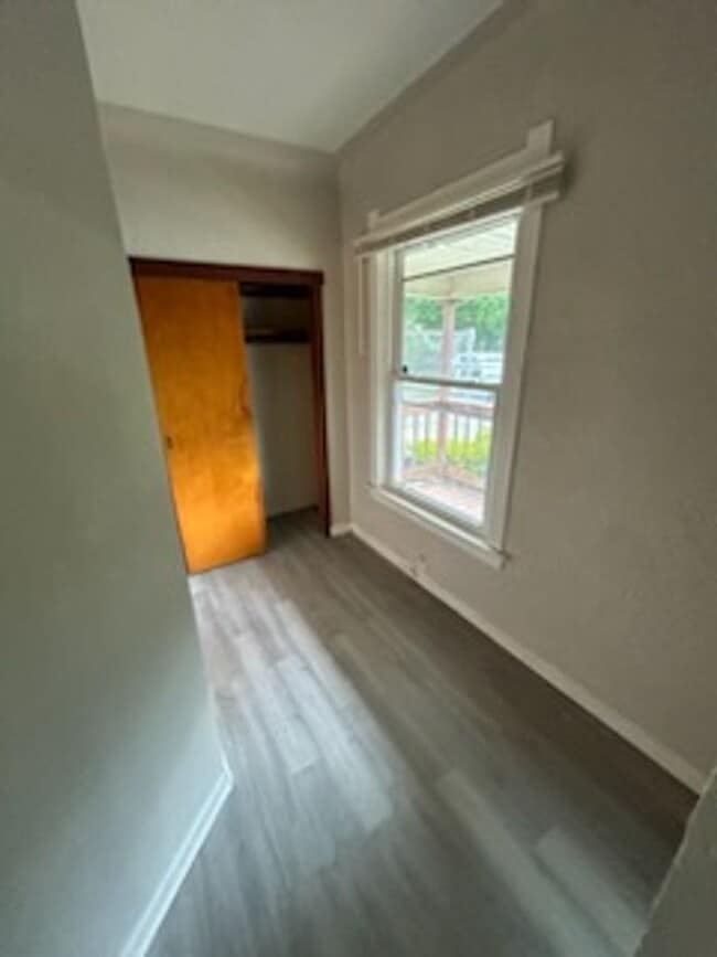Building Photo - 3 Bed 1 Bath