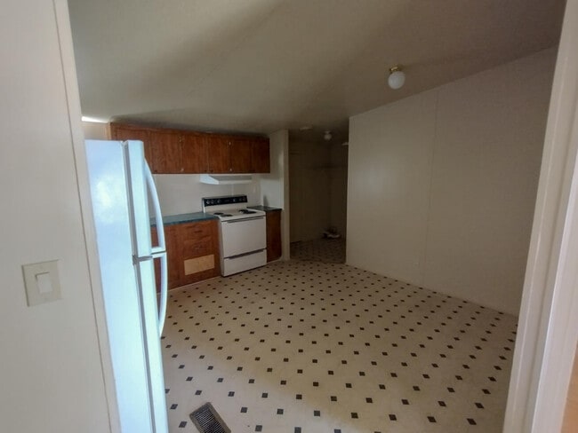 Building Photo - 144 Private Rd 3376 F