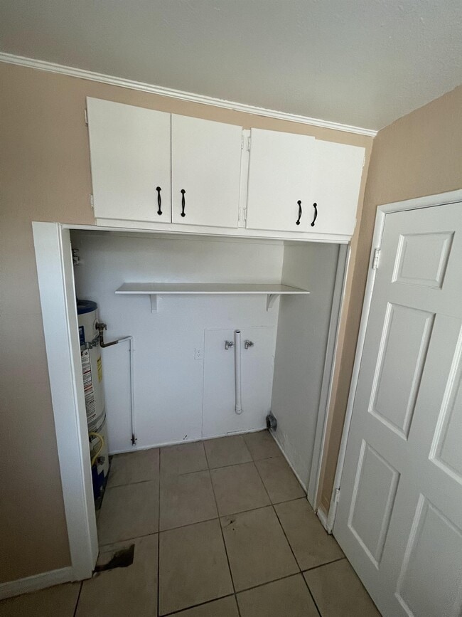 Building Photo - 9635 Estacia St