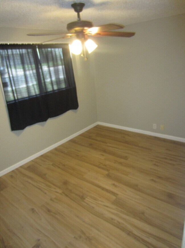 Building Photo - 2020 Salt Dr