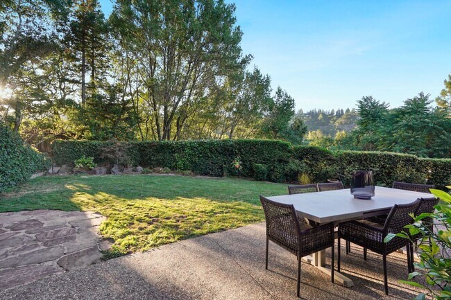 Building Photo - Stunning 4Bed/5bath Home in Kentfield