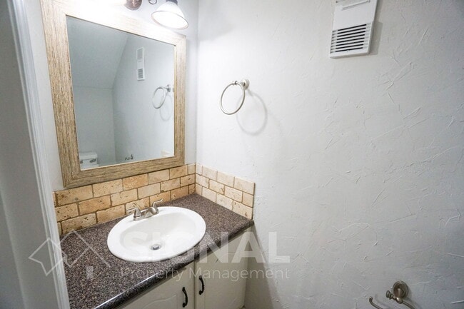 Building Photo - 302 Old Rocky Ridge Ln