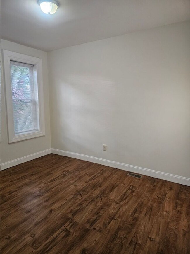 Building Photo - Large Home - Cobbs Creek