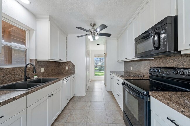 Building Photo - 9622 Birsay St