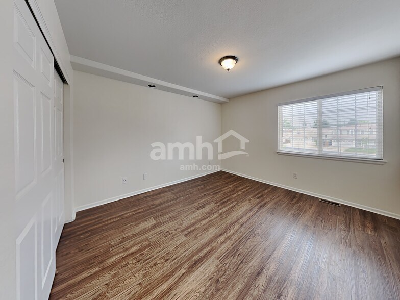 Building Photo - 4555 N Gibraltar St