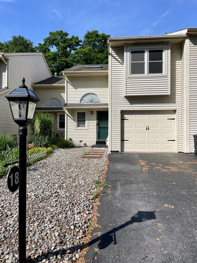 Building Photo - 18 Wilan Ln